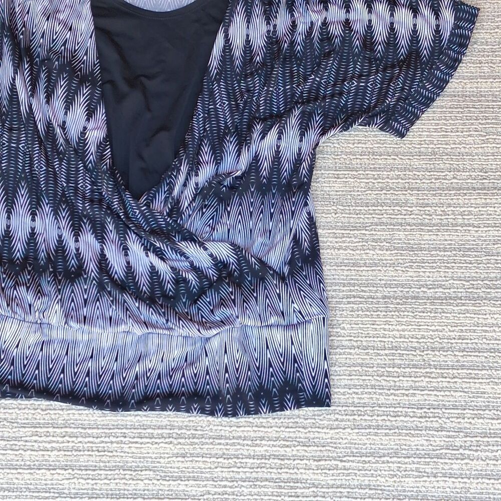WORTHINGTON STRETCH WOMEN M BLACK BLUE IKAT CHEVRON SURPLICE FAUX WRAP BLOUSE - Picture 6 of 10